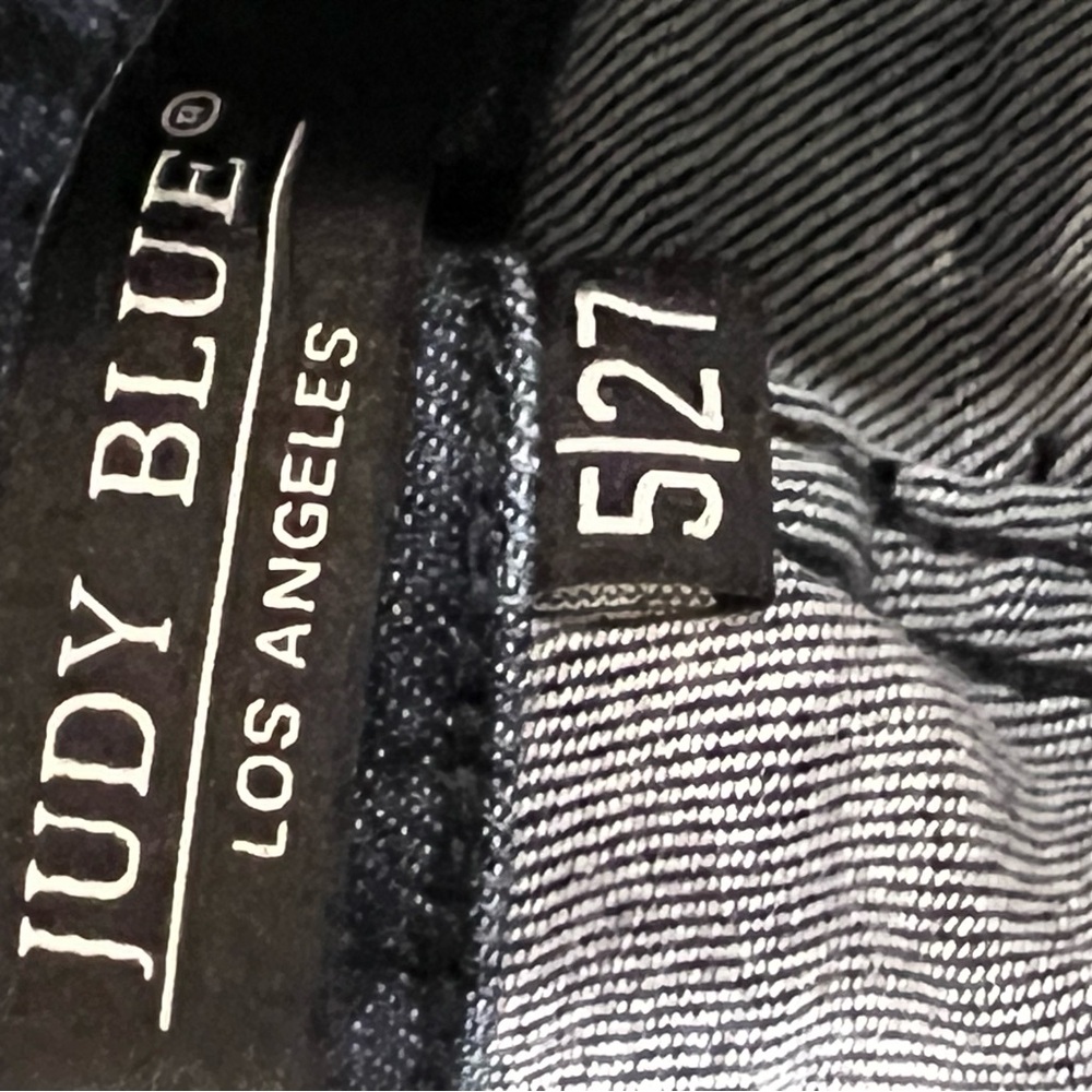 Cutest jeans size 5 stretchy, frayed bottom only worn one time